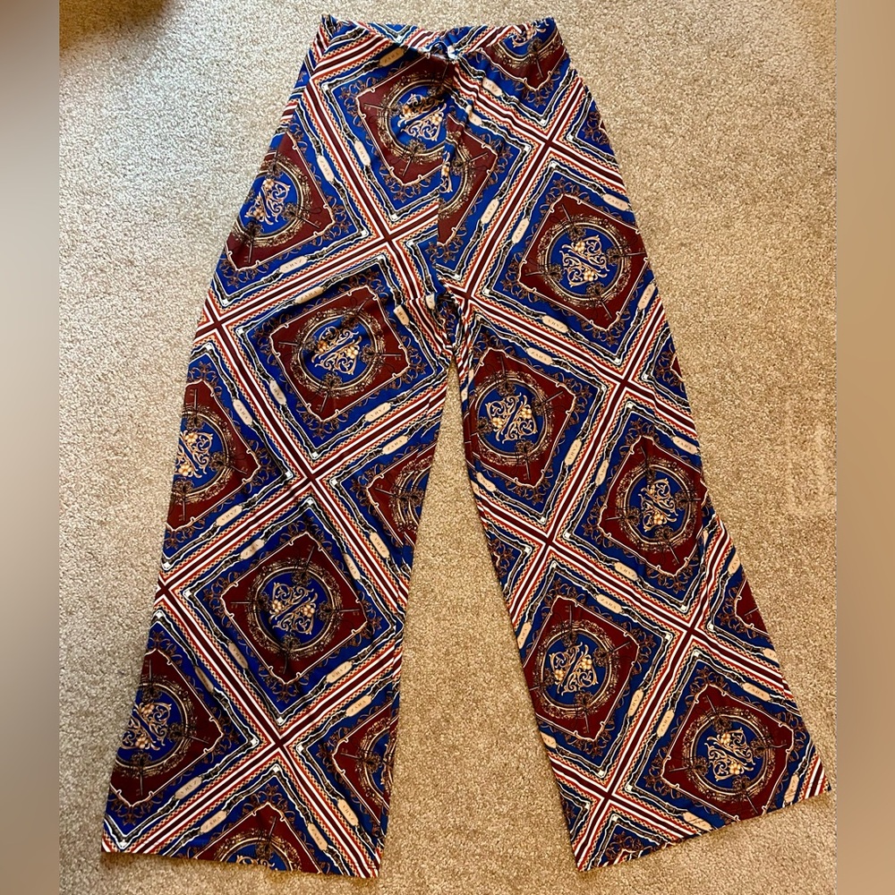 Vibrant Zara wide legged, printed pants. Extremely lightly used.